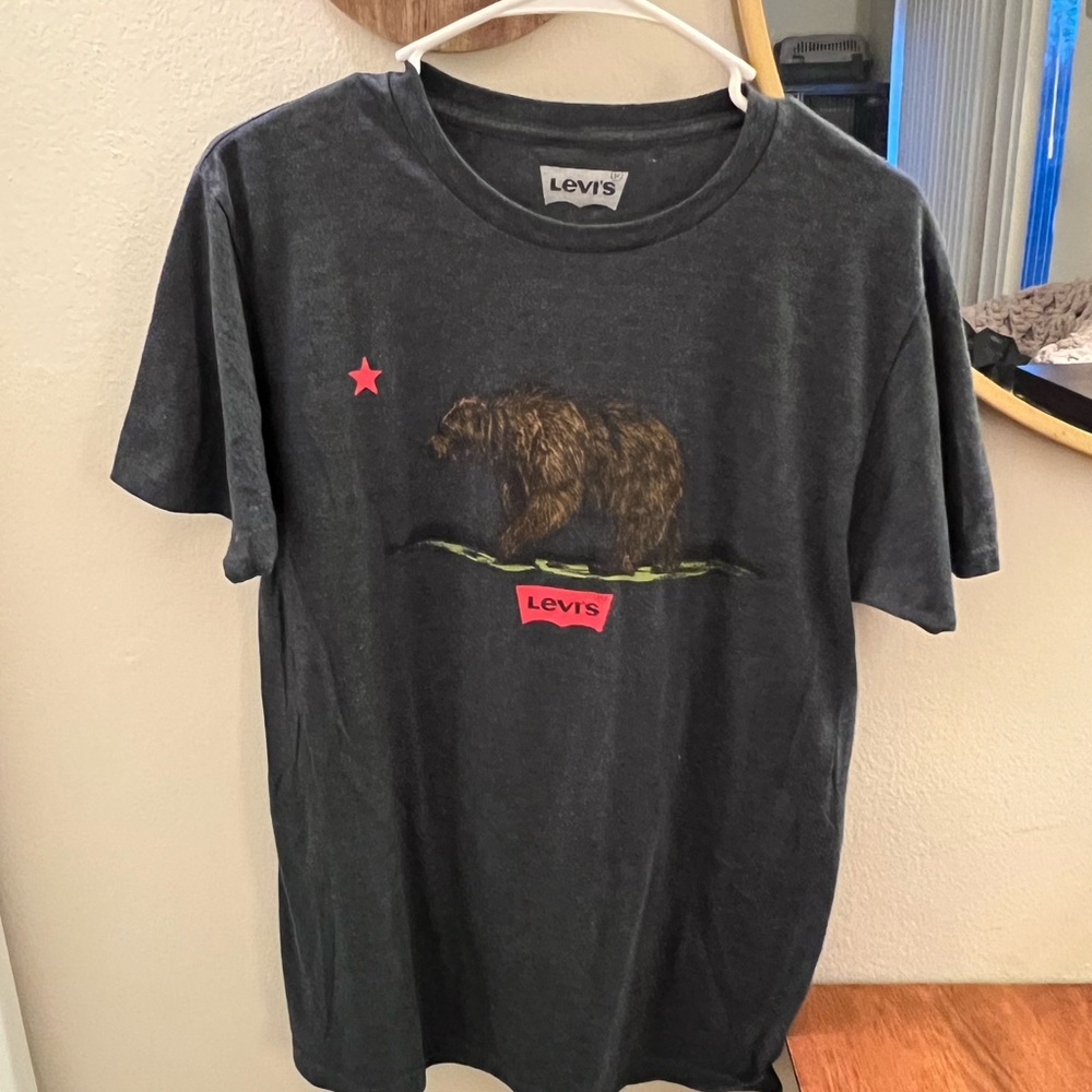 Levi California t shirt